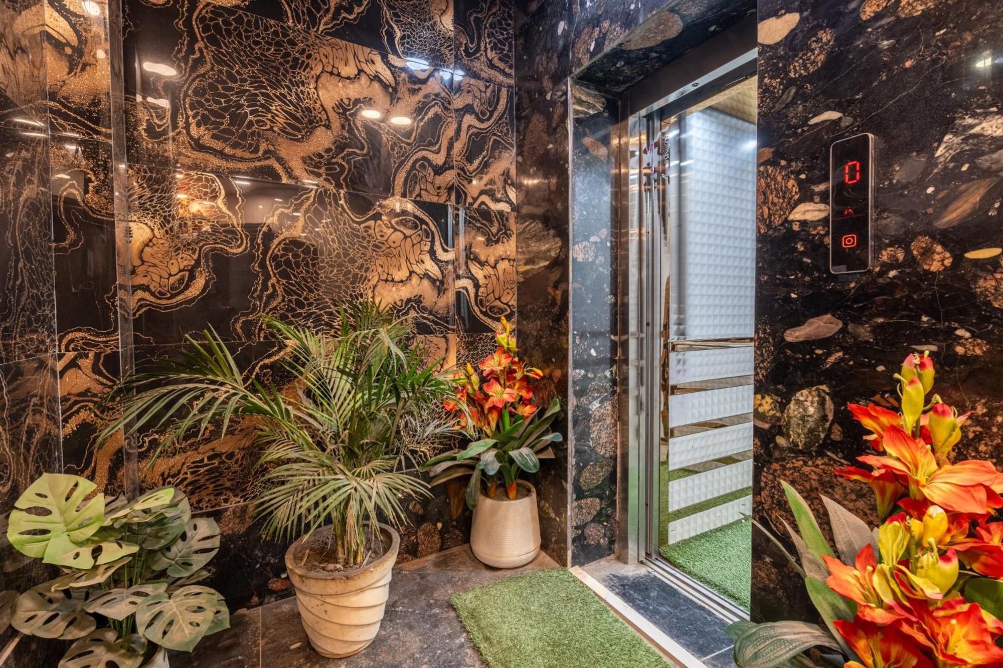 Homlee-Vintage 2Bhk-Ndls-Lift-Bharat Mandapam Appartement New Delhi Buitenkant foto
